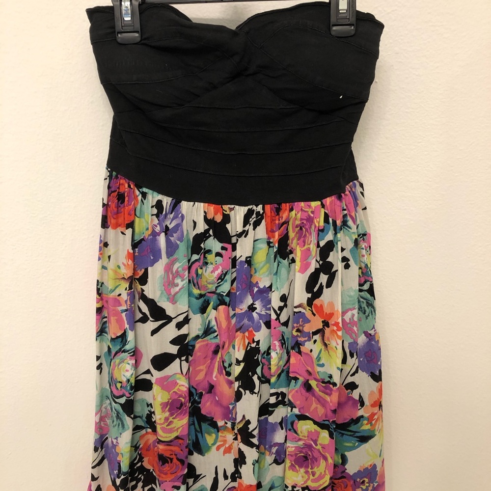 Strapless floral dress 🖤